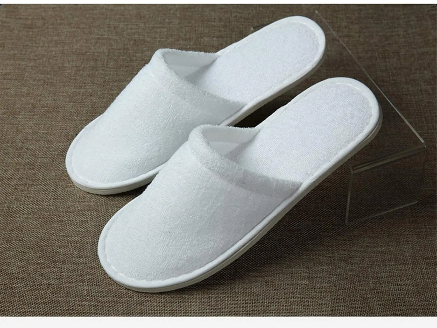 8 Pair of Deluxe White Slippers Hotel Guest Slippers for Spa, Party Guest, Hotel and Travel, Fits Most Men and Women can Washable (Closed toe caps)
