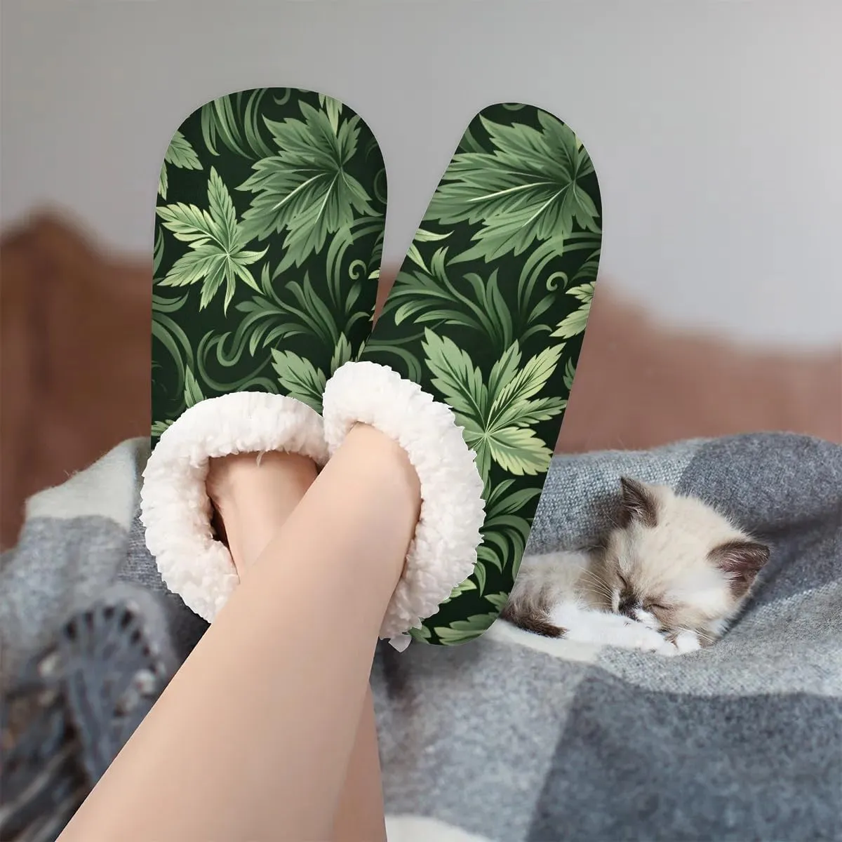 Geeen Marijuana Weed Women's Slippers Socks Cozy Fuzzy Sherpa House Shoes Winter House Bedroom Slippers Cannabis Leaf