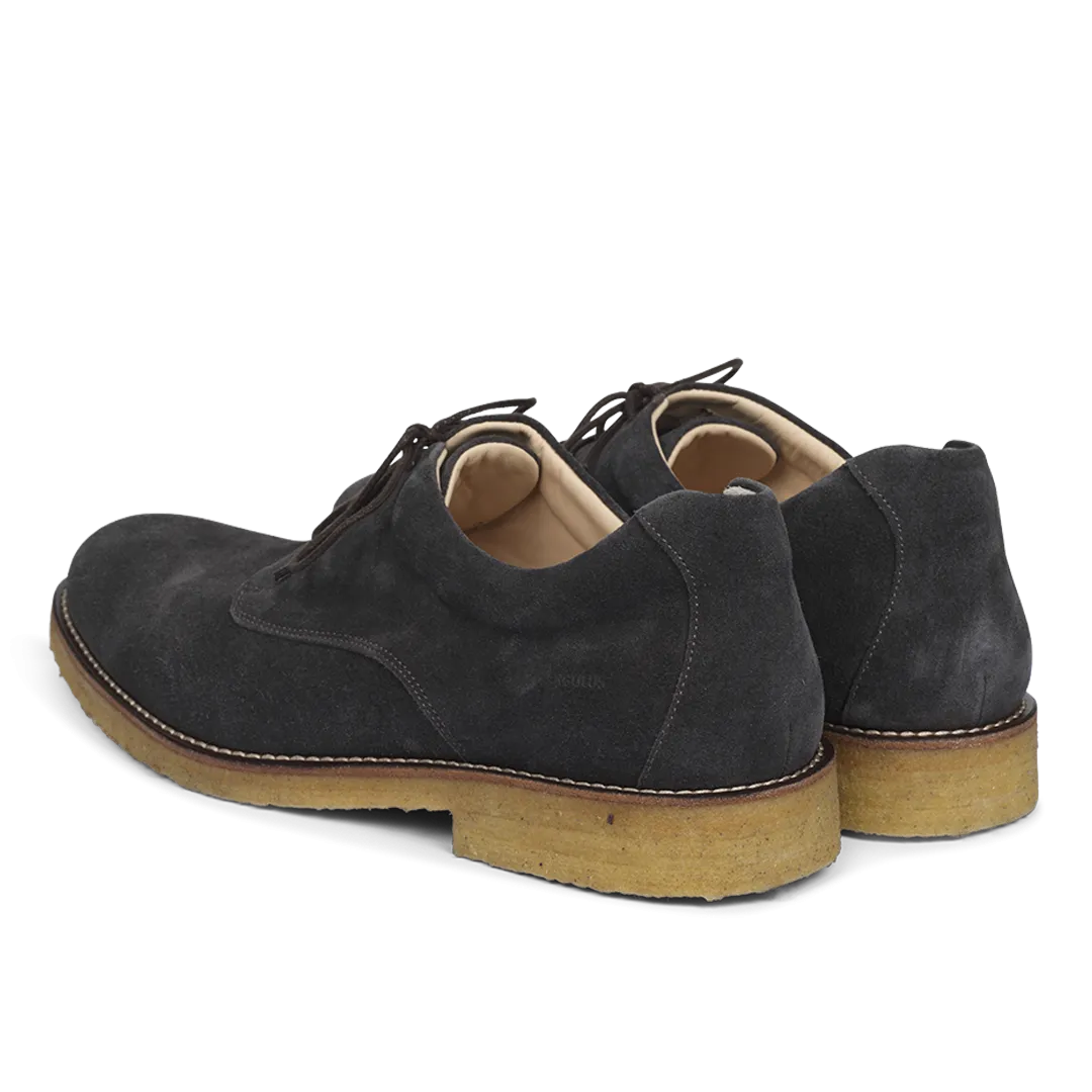 Lace-up shoe