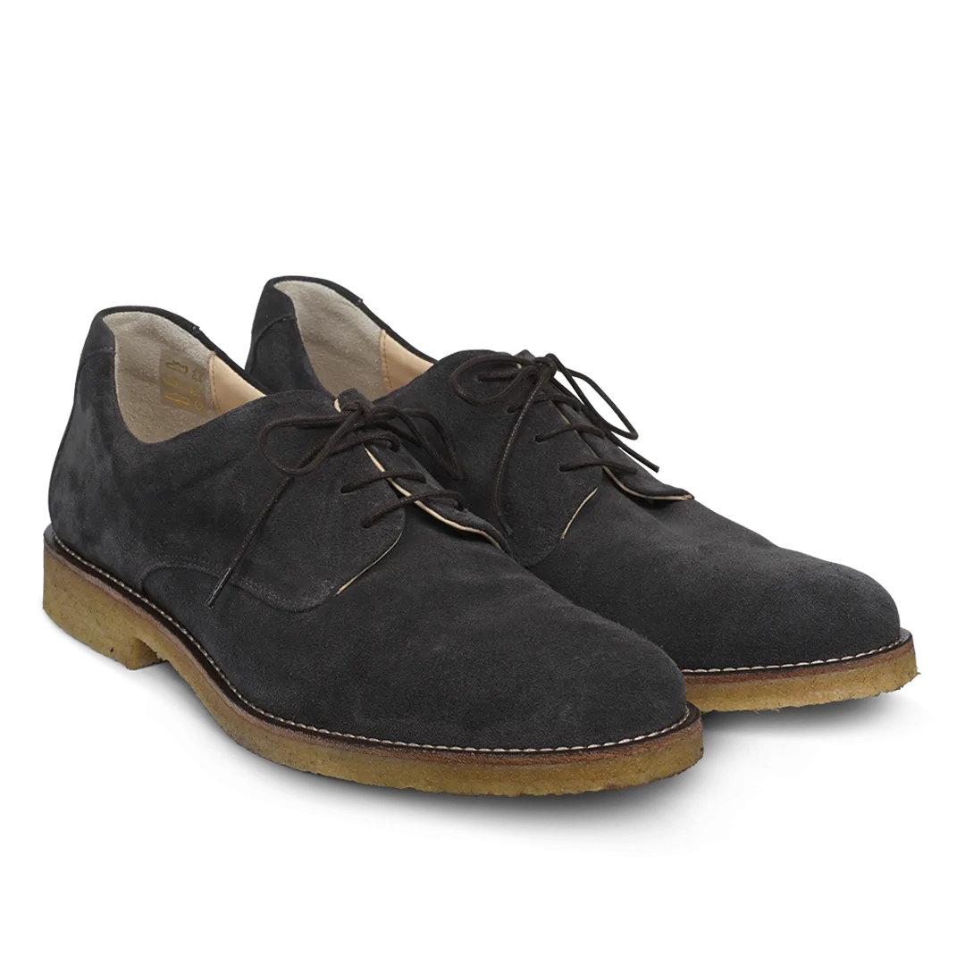 Lace-up shoe