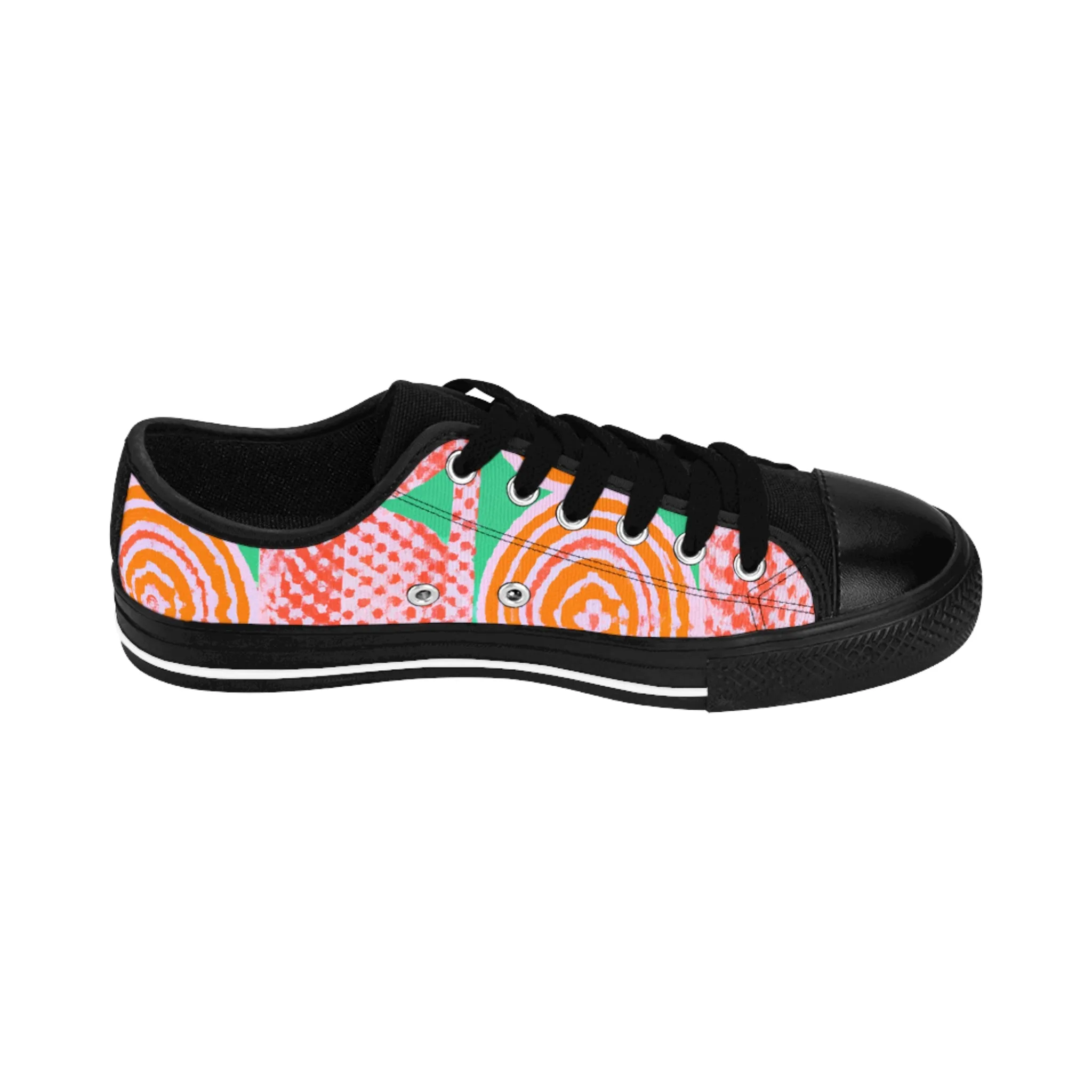 Maria de Zafra, the first female shoemaker in Spain. She was born in 1553 in Toledo and was renowned for her work and designs throughout the country. She crafted her pieces with beautiful fabrics, intricate beading and dyed-low top