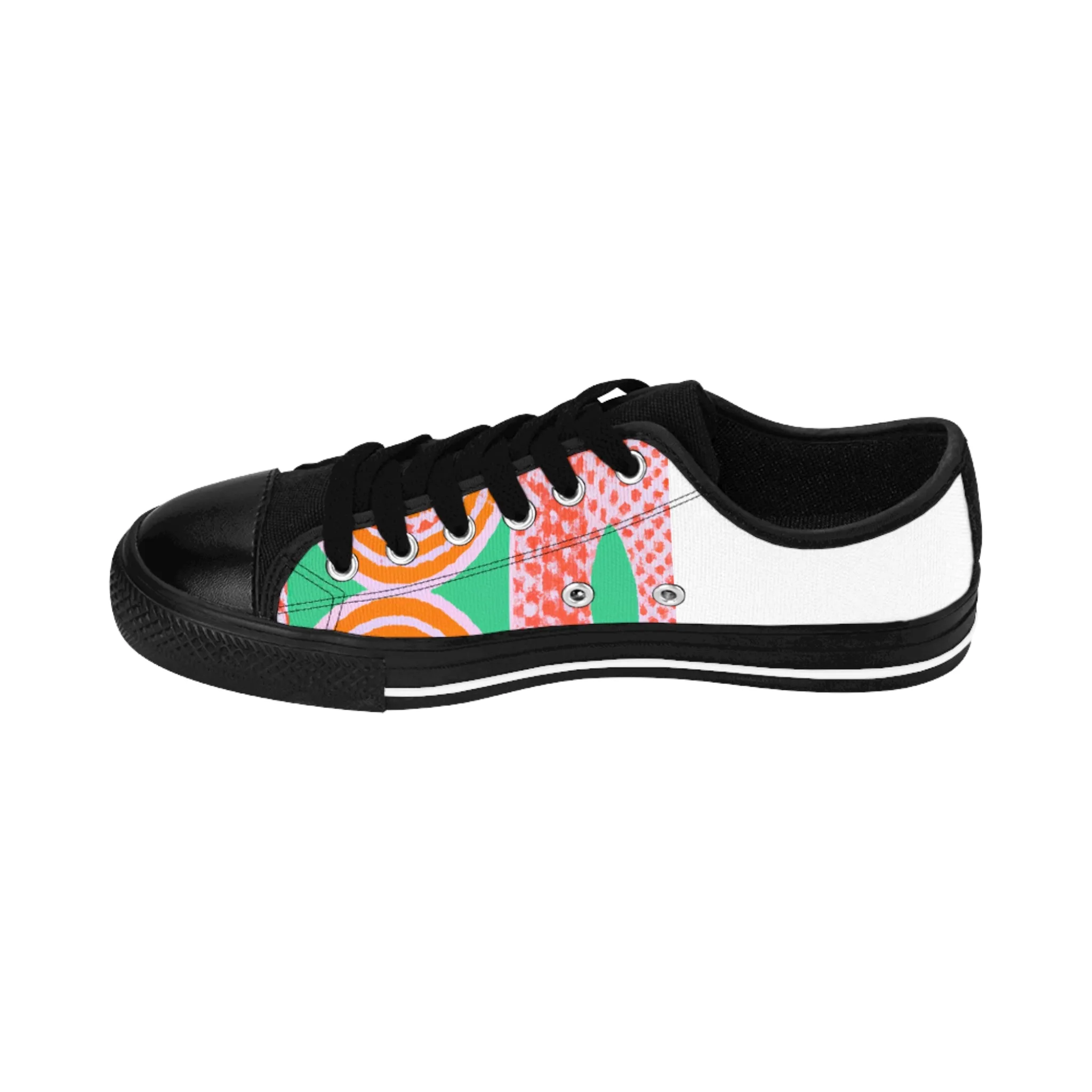 Maria de Zafra, the first female shoemaker in Spain. She was born in 1553 in Toledo and was renowned for her work and designs throughout the country. She crafted her pieces with beautiful fabrics, intricate beading and dyed-low top