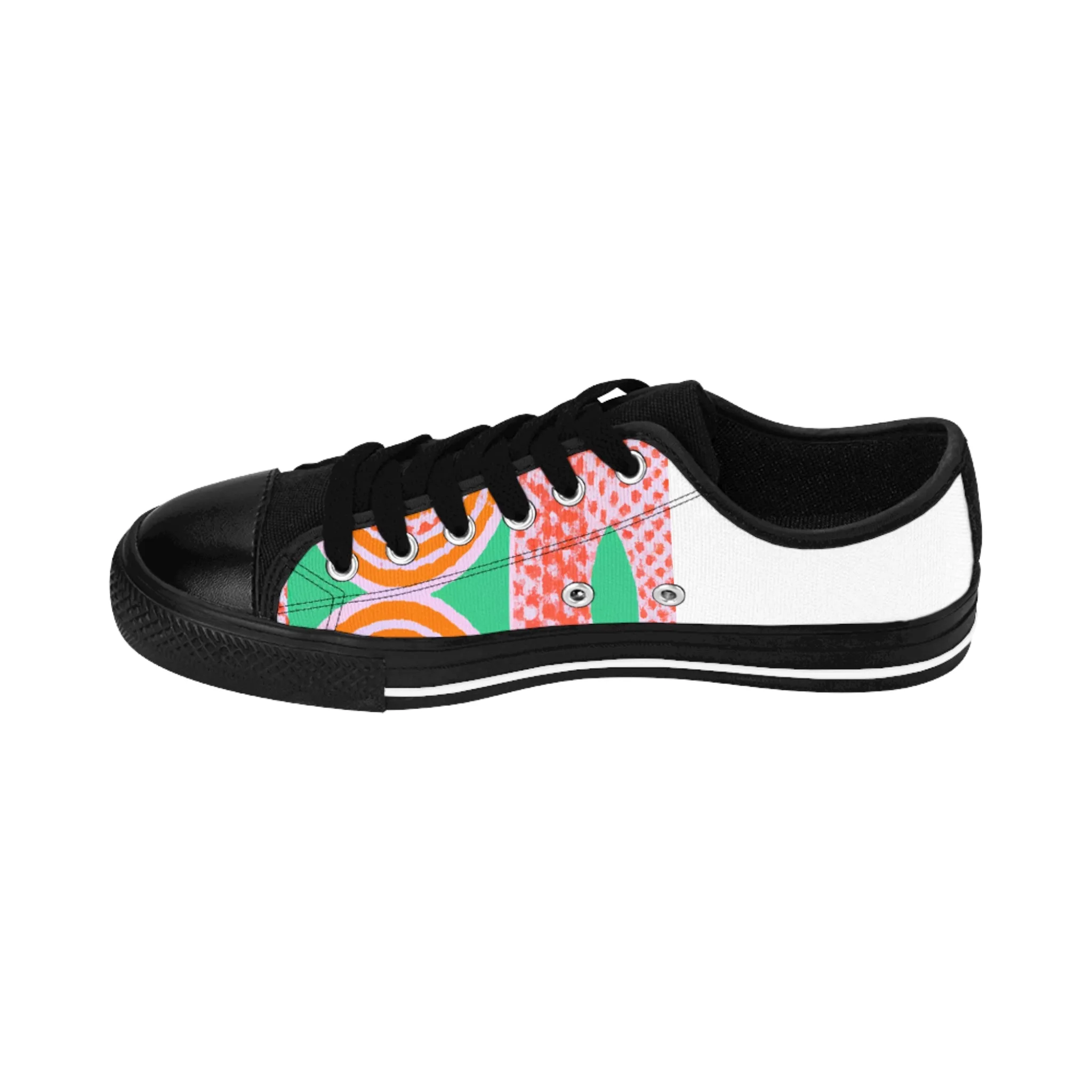 Maria de Zafra, the first female shoemaker in Spain. She was born in 1553 in Toledo and was renowned for her work and designs throughout the country. She crafted her pieces with beautiful fabrics, intricate beading and dyed-low top