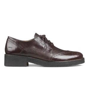 Schnürschuh mit Lochmuster