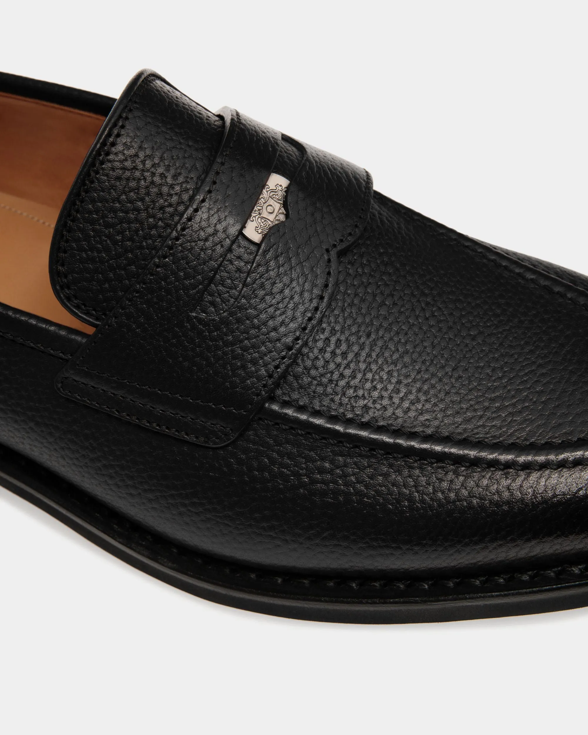 Schoenen Loafer In Black Grained Leather