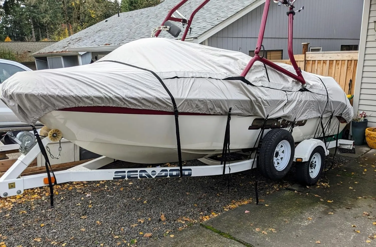 Tuszom True 900D Solution Dyed Waterproof Ski&Wakeboard Tower Boat Cover with 11 6 Windproof Straps and Storage Bag Fit 22'-24'L Beam Width to 116" W,Trailerable V-Hull Runabouts OutBoards and I/O